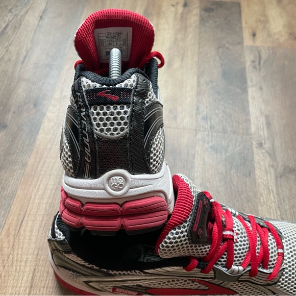 Brooks Ravenna Red and Black Men’s Running Shoes - Picture 5 of 14